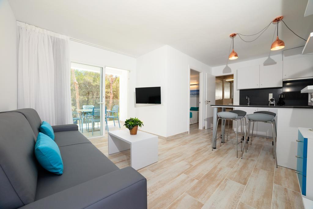 Pinos Playa Suites Es Migjorn Exterior foto