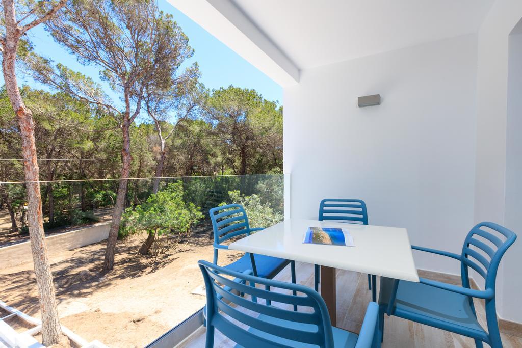 Pinos Playa Suites Es Migjorn Exterior foto