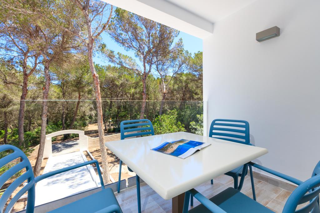 Pinos Playa Suites Es Migjorn Exterior foto