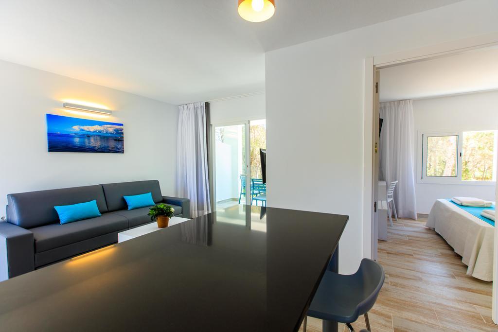 Pinos Playa Suites Es Migjorn Exterior foto