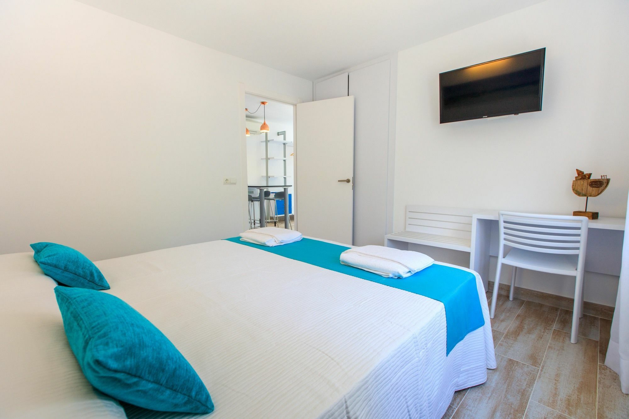 Pinos Playa Suites Es Migjorn Exterior foto